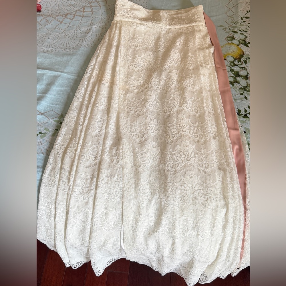 Elegant White Lace Mamian Skirt (马面裙) with Pink Ribbon – Vintage Inspired